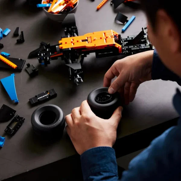 F1 McLaren MCL35 Technic | 1432PCS - Imagem 4